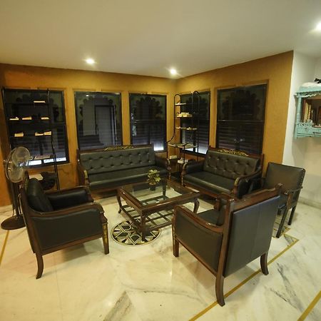 Hotel Udai Niwas By The Lake Udaipur Exterior photo