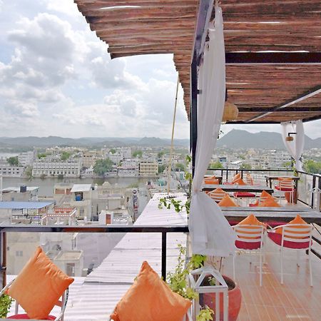 Hotel Udai Niwas By The Lake Udaipur Exterior photo