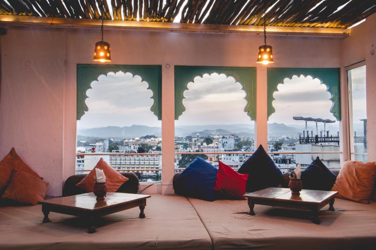 Hotel Udai Niwas By The Lake Udaipur Exterior photo
