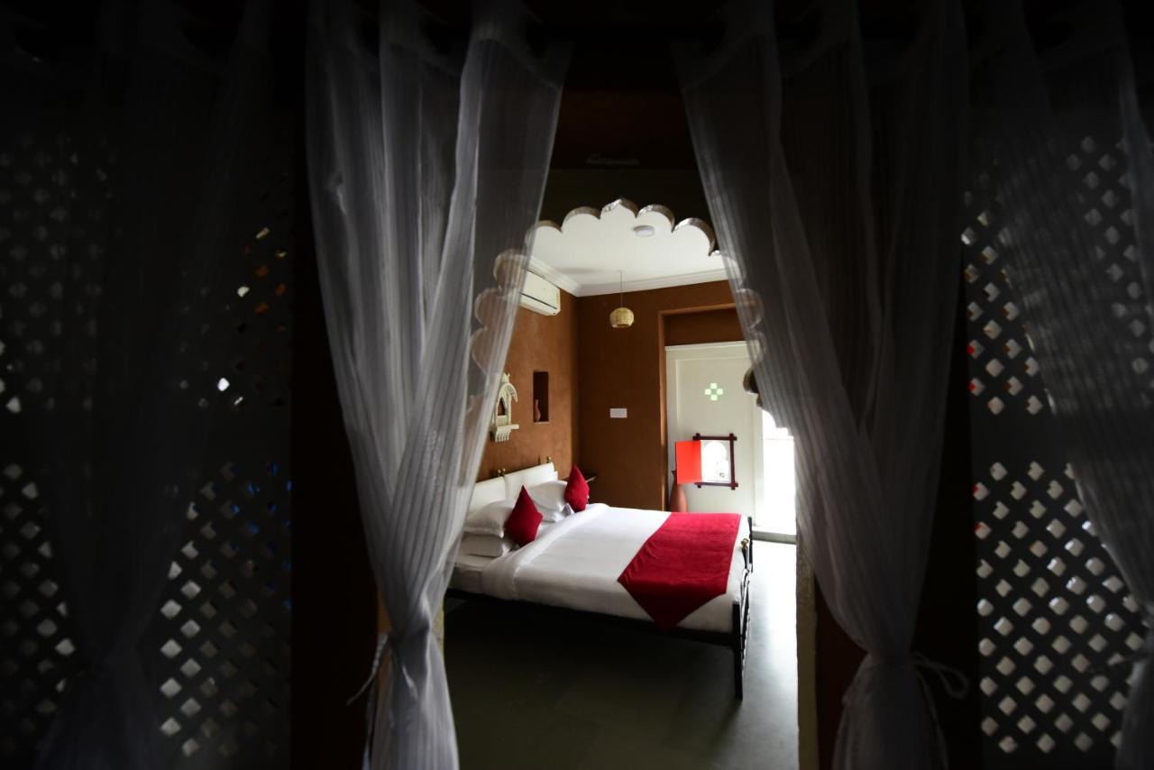 Hotel Udai Niwas By The Lake Udaipur Exterior photo