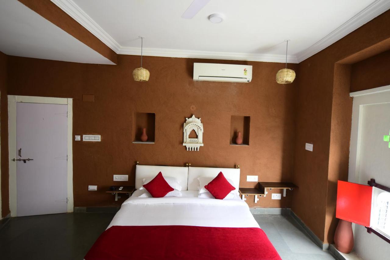 Hotel Udai Niwas By The Lake Udaipur Exterior photo