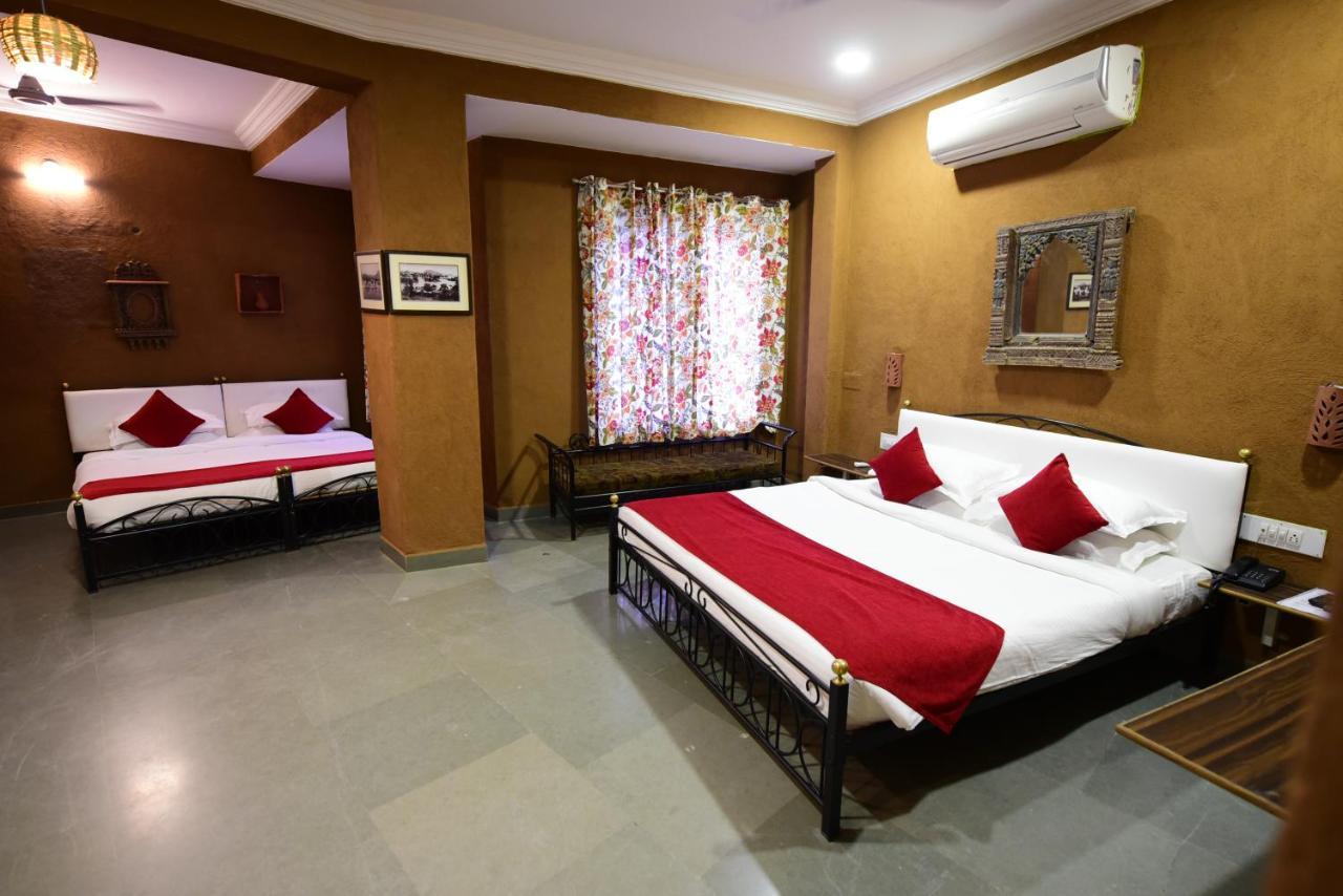 Hotel Udai Niwas By The Lake Udaipur Exterior photo