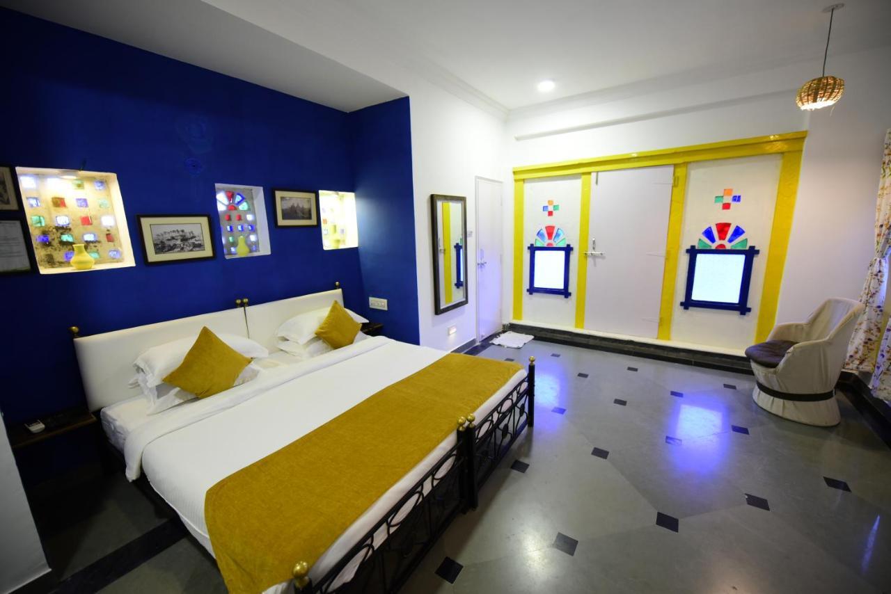 Hotel Udai Niwas By The Lake Udaipur Exterior photo