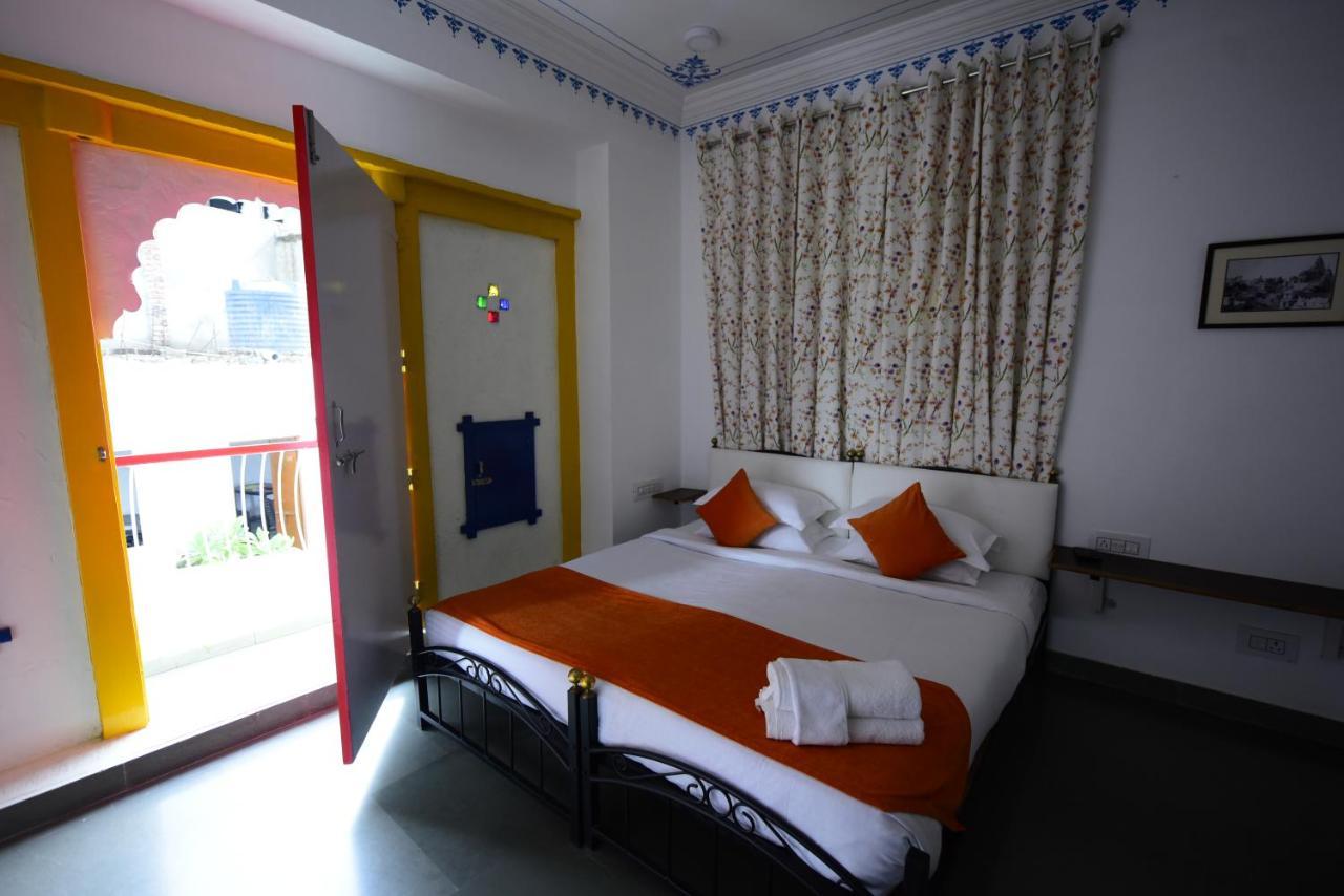 Hotel Udai Niwas By The Lake Udaipur Exterior photo