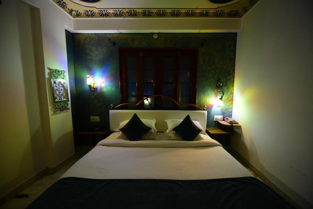 Hotel Udai Niwas By The Lake Udaipur Exterior photo