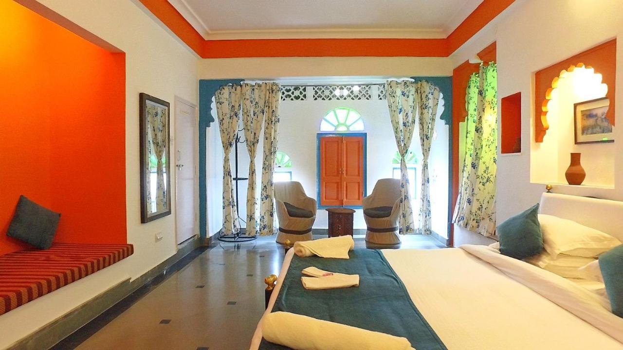 Hotel Udai Niwas By The Lake Udaipur Exterior photo