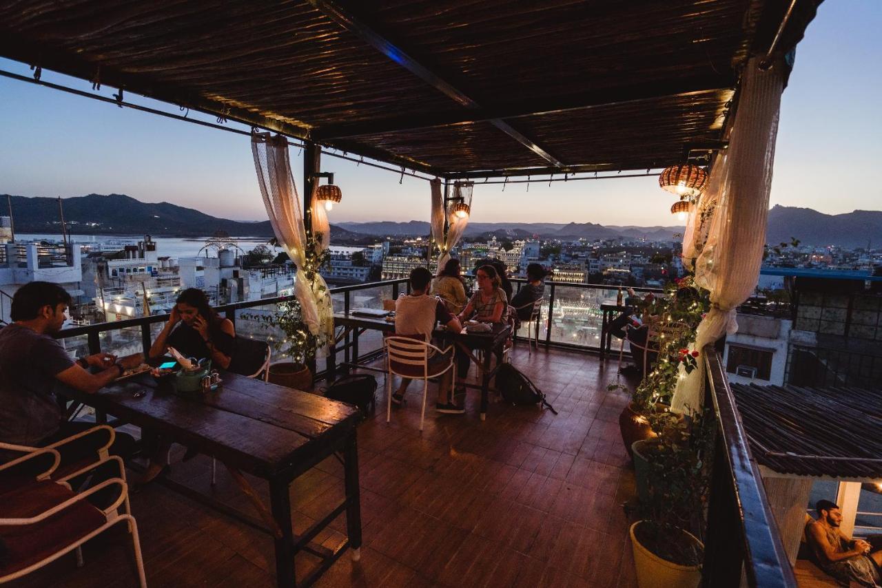 Hotel Udai Niwas By The Lake Udaipur Exterior photo