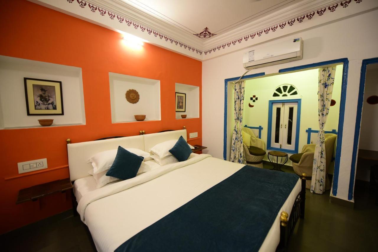 Hotel Udai Niwas By The Lake Udaipur Exterior photo