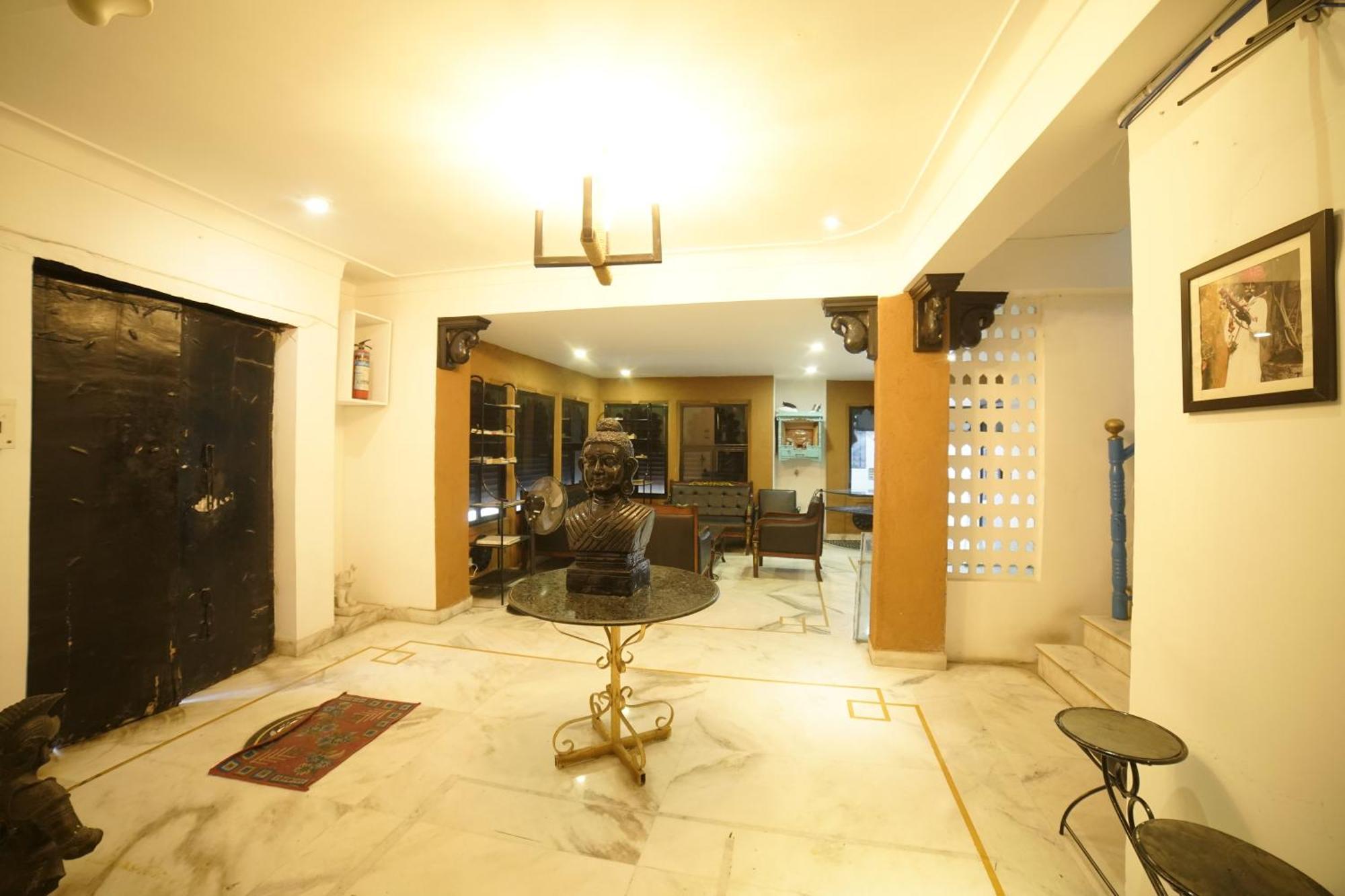 Hotel Udai Niwas By The Lake Udaipur Exterior photo