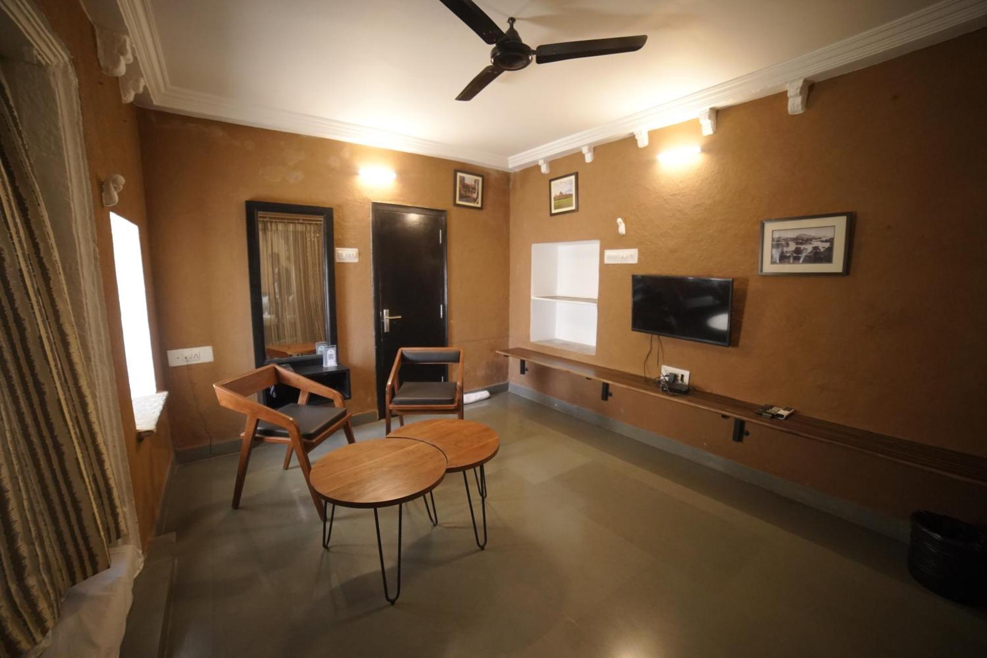 Hotel Udai Niwas By The Lake Udaipur Exterior photo