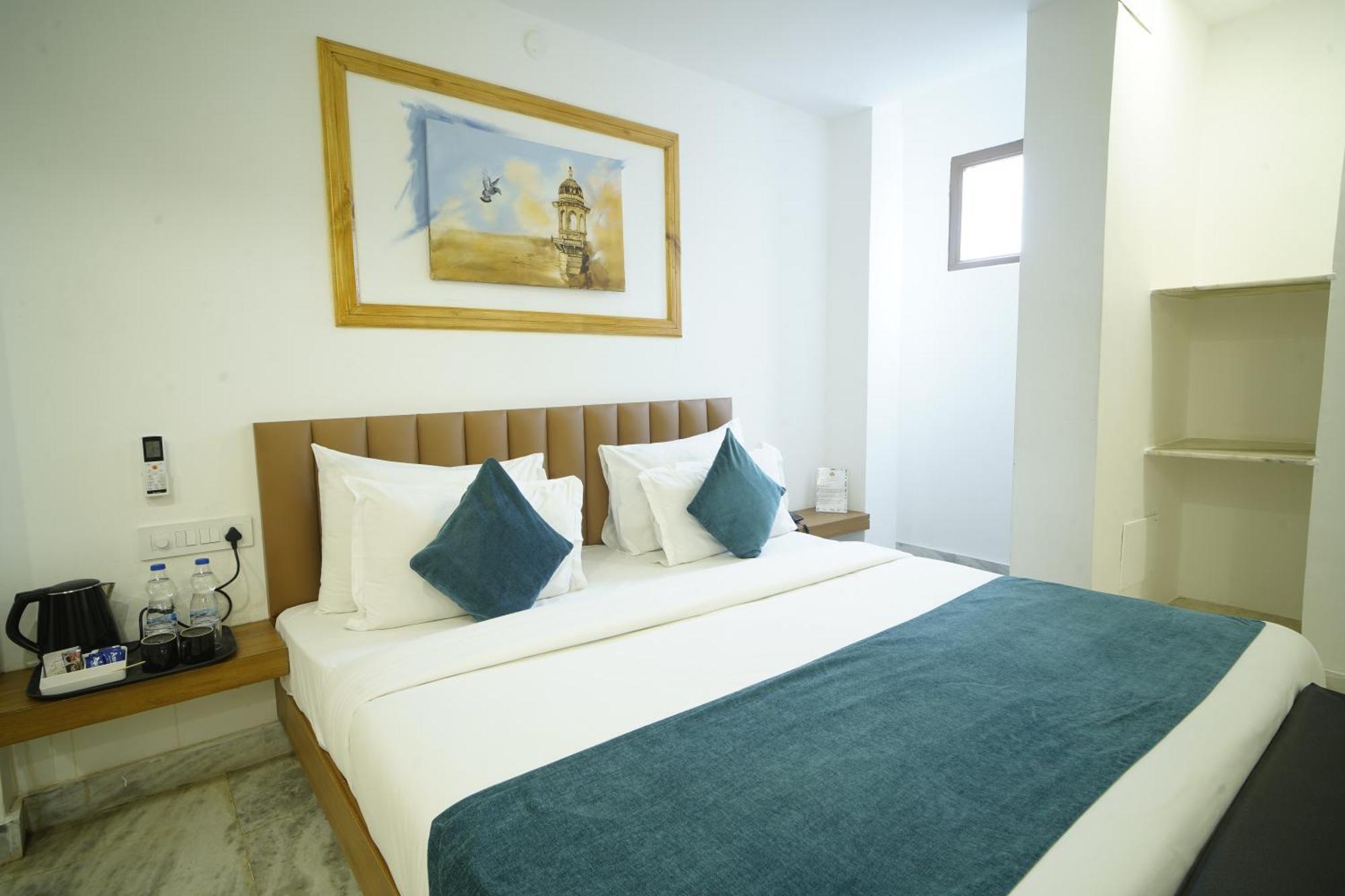 Hotel Udai Niwas By The Lake Udaipur Exterior photo