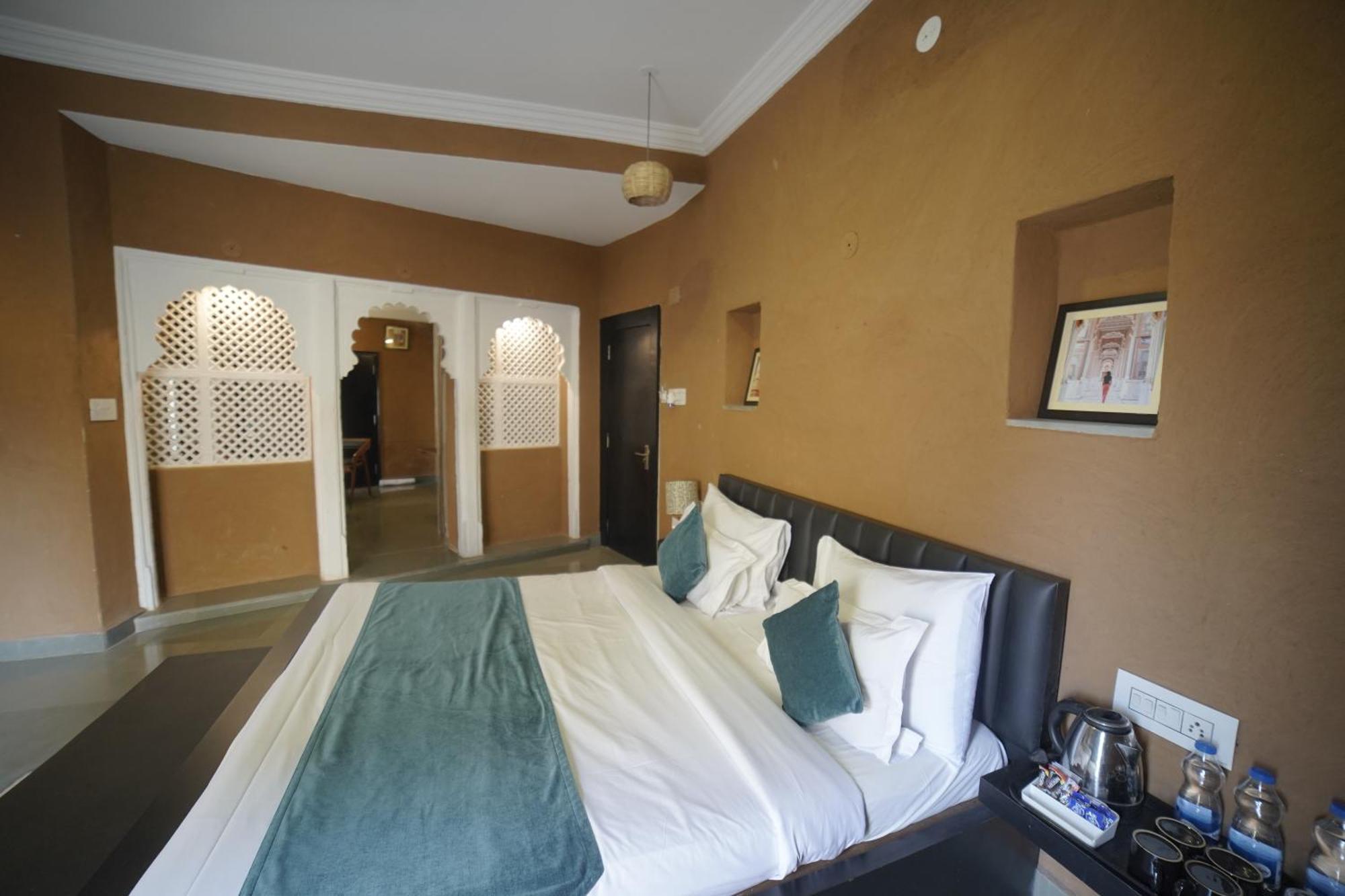 Hotel Udai Niwas By The Lake Udaipur Exterior photo
