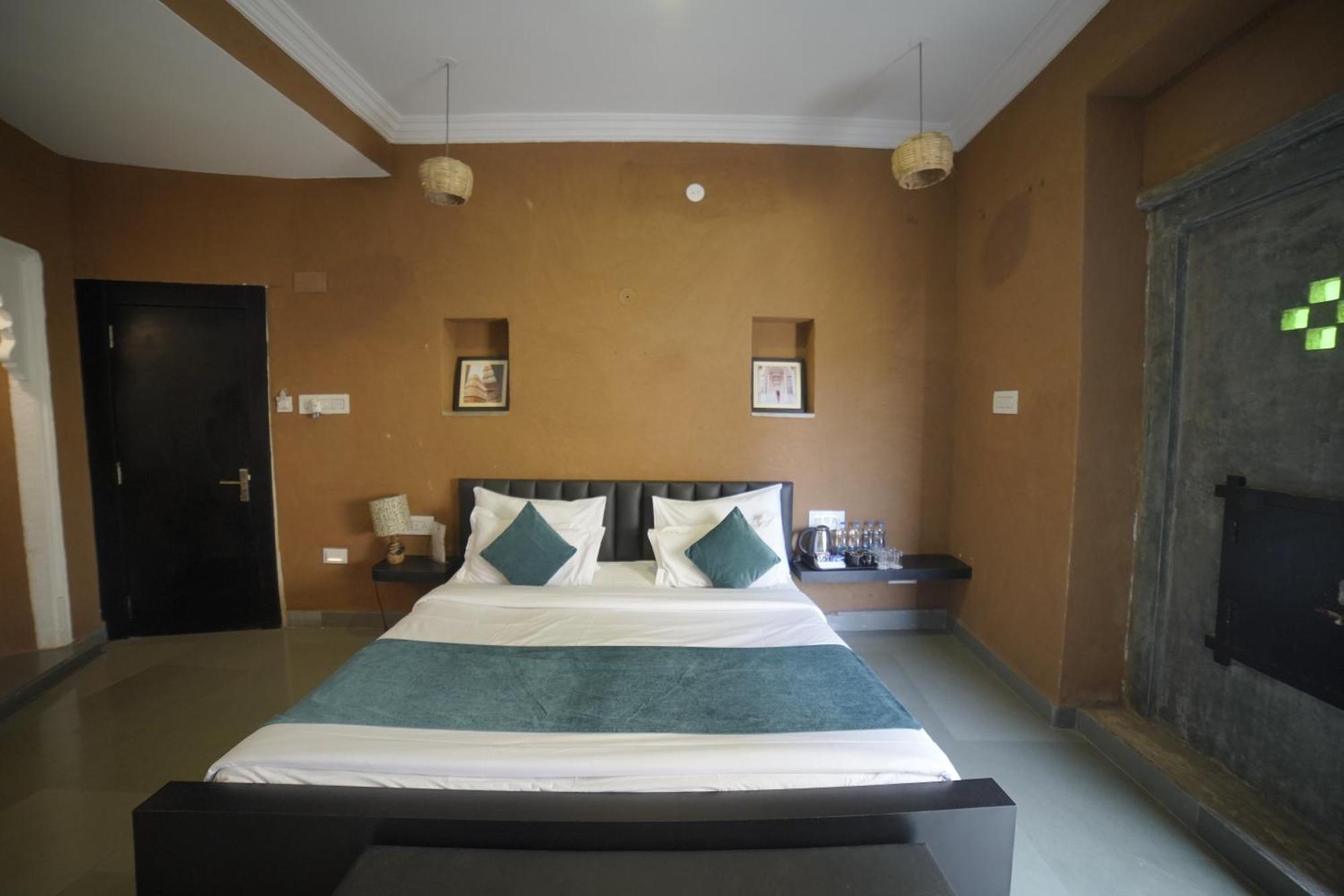 Hotel Udai Niwas By The Lake Udaipur Exterior photo