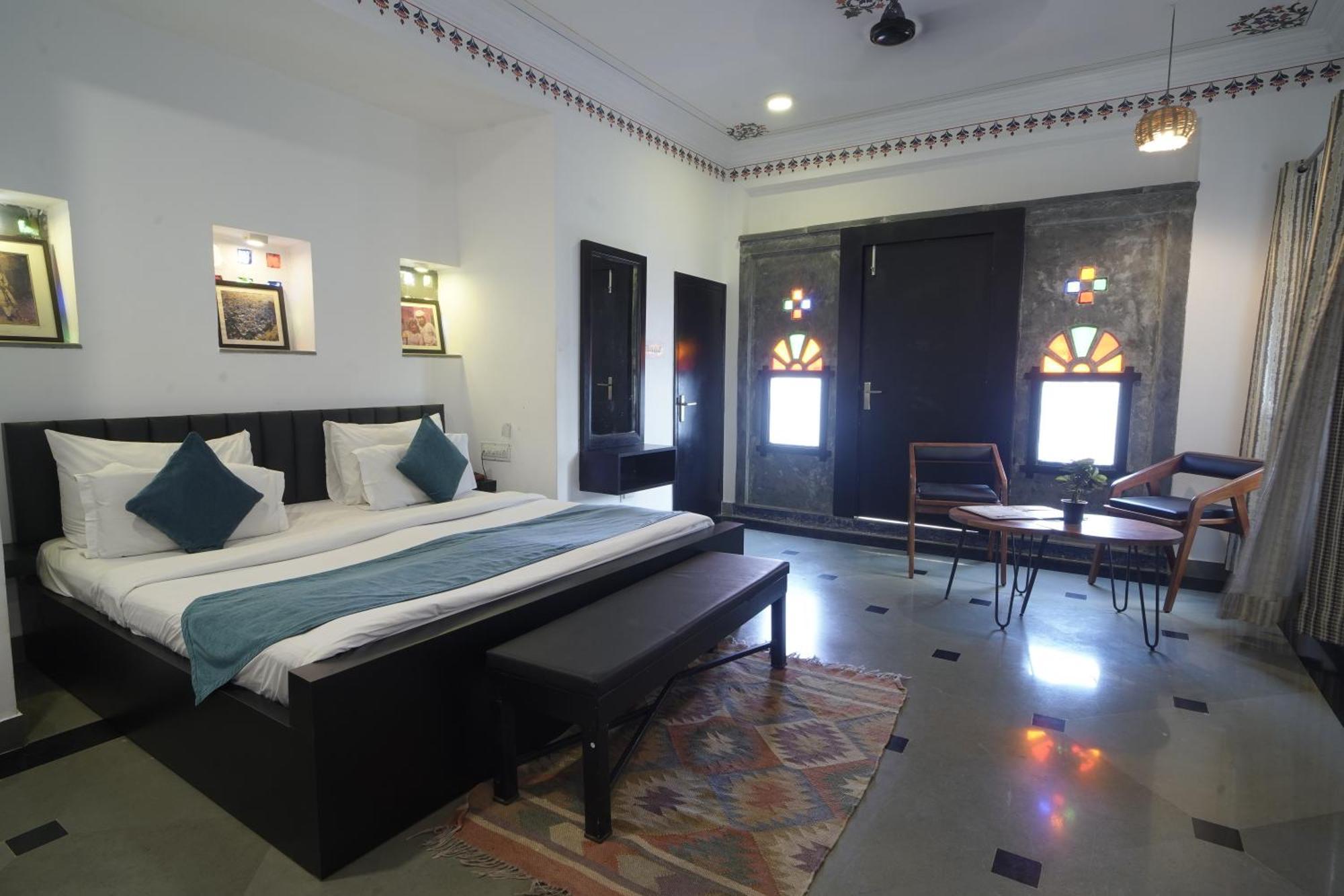 Hotel Udai Niwas By The Lake Udaipur Exterior photo