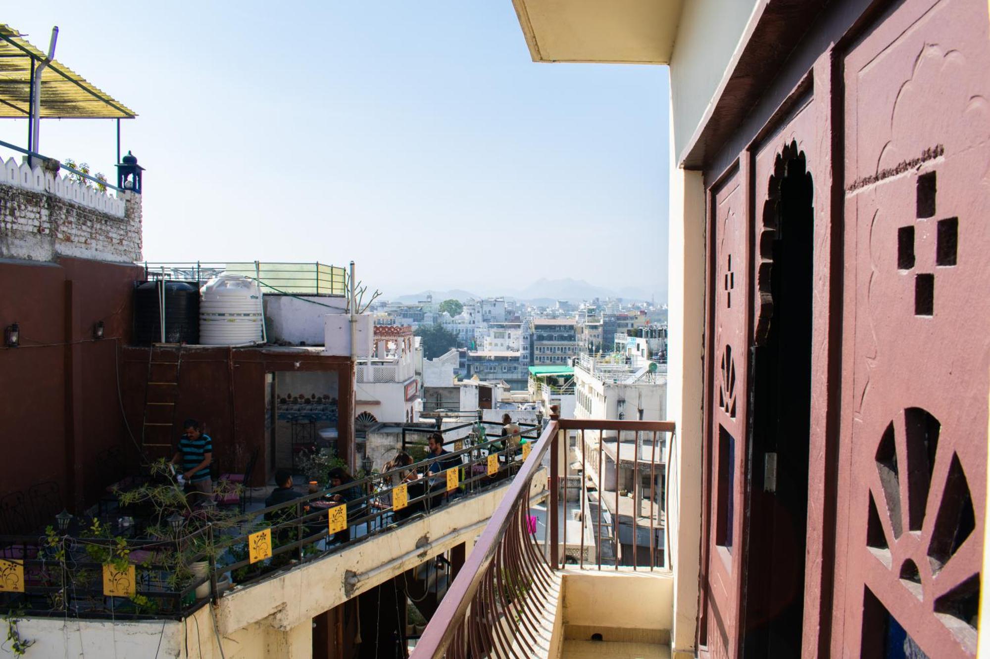Hotel Udai Niwas By The Lake Udaipur Exterior photo