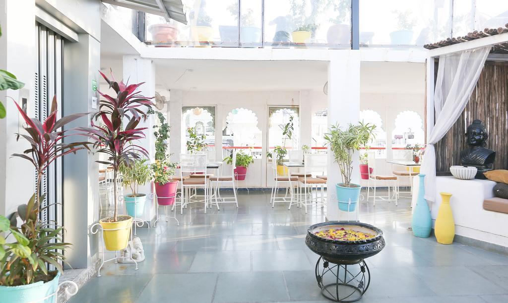 Hotel Udai Niwas By The Lake Udaipur Exterior photo