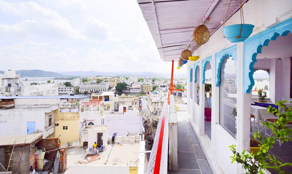 Hotel Udai Niwas By The Lake Udaipur Exterior photo